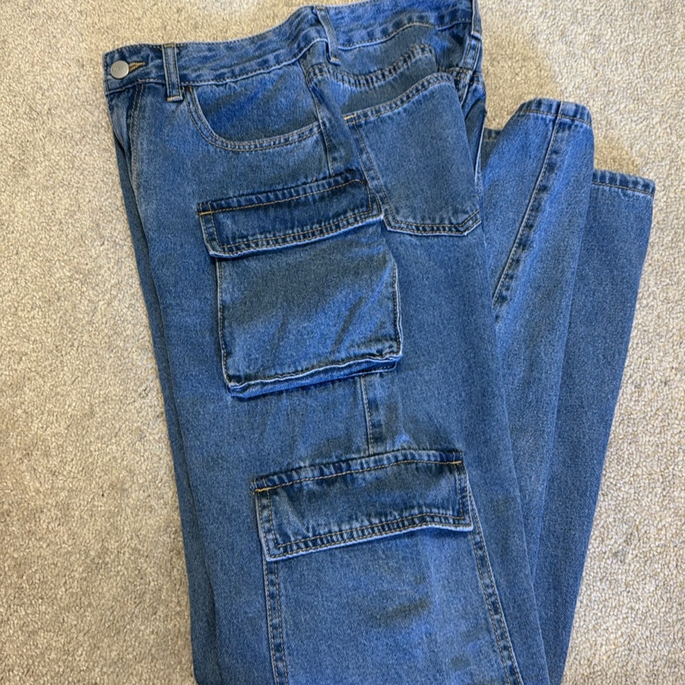 Cargo High Rise Wide Leg 👖 - Picture 5 of 7